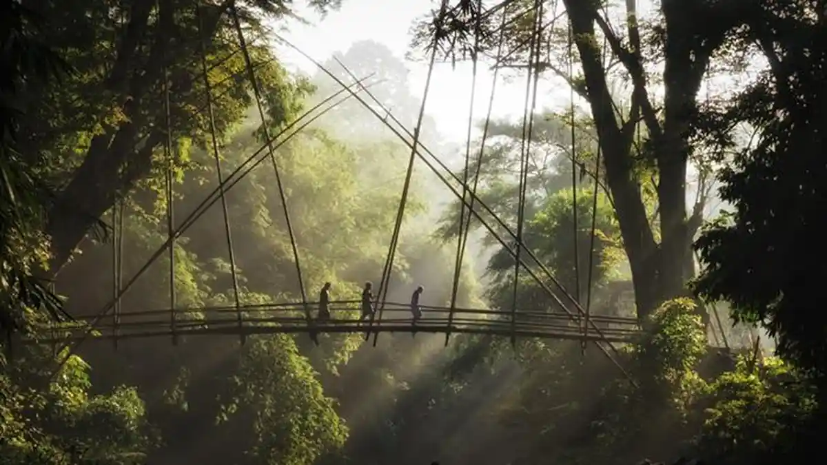 Destinasi Wisata Nusantara dengan Alam dan Budaya Asli